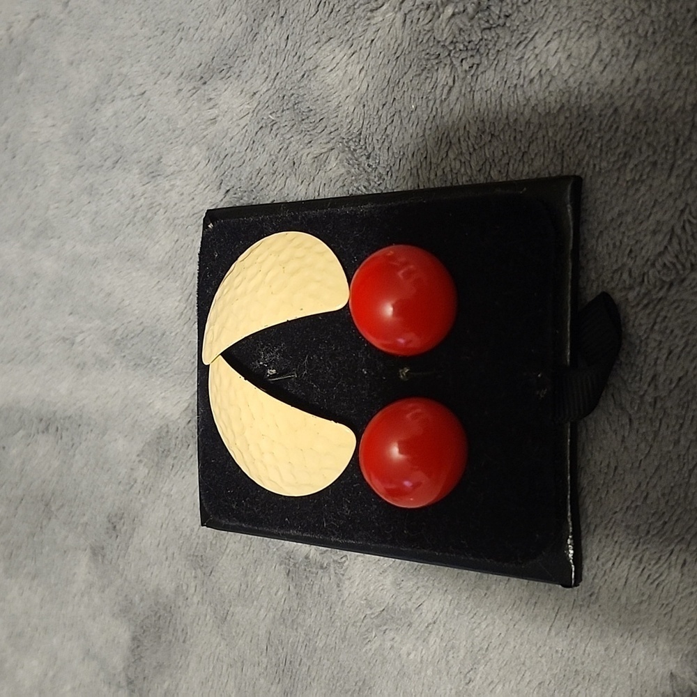 Vintage clip-on earing set